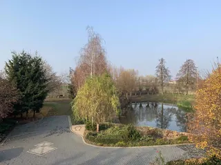 Dom jednorodzinny Cząstków pod Kłodawą z budynkami gospodarczymi