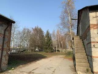 Dom jednorodzinny Cząstków pod Kłodawą z budynkami gospodarczymi