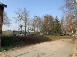 Dom jednorodzinny Cząstków pod Kłodawą z budynkami gospodarczymi